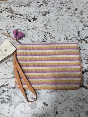 MERCADO GLOBAL ARTISAN LILY WRISTLET WITH LEATHER STRAP